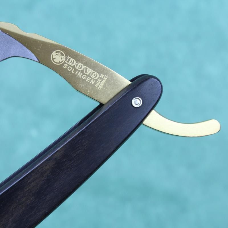 Dovo Bergischer Lowe with Ebony Scales