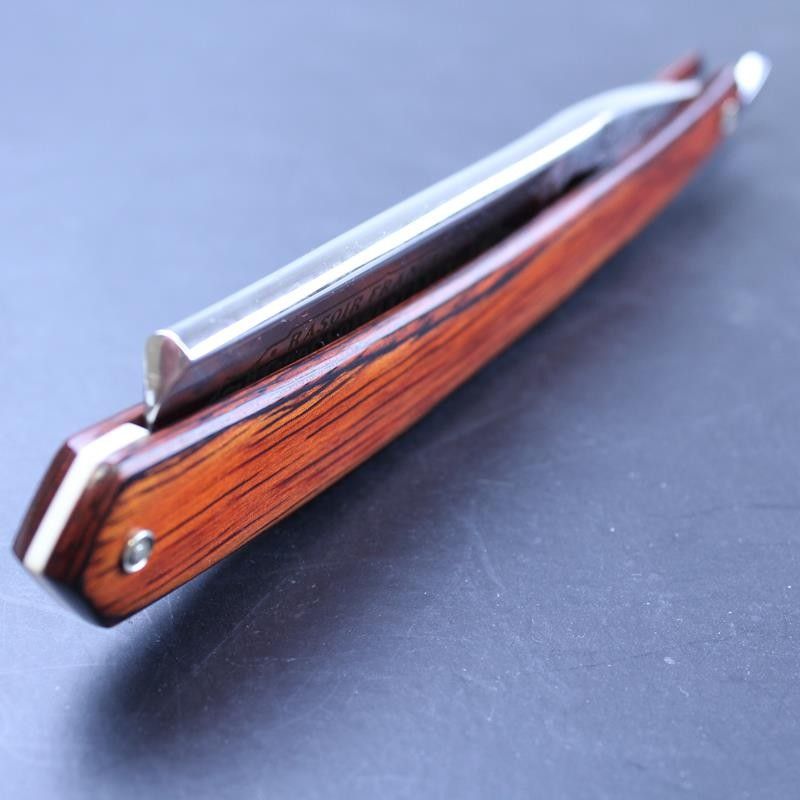 TI 5/8 Evide Sonnant Razor With Red Stamina Scales