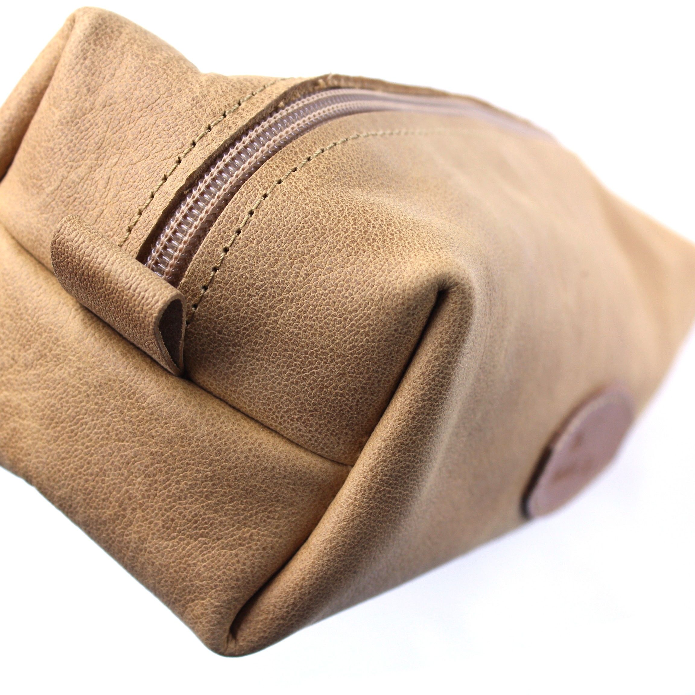 Invisible Edge Tan Calf Leather Wash Bag