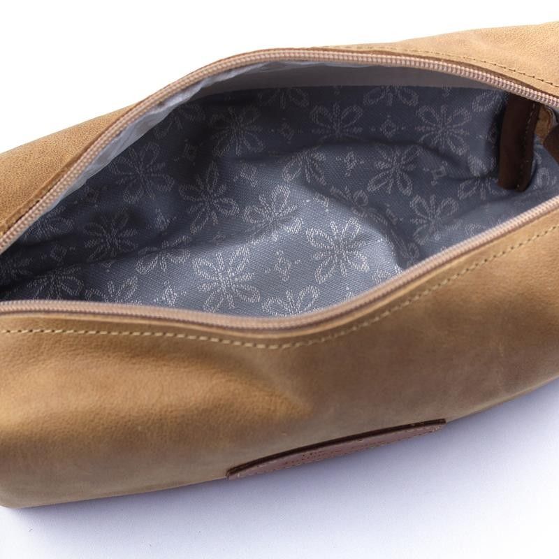 Invisible Edge Tan Calf Leather Wash Bag