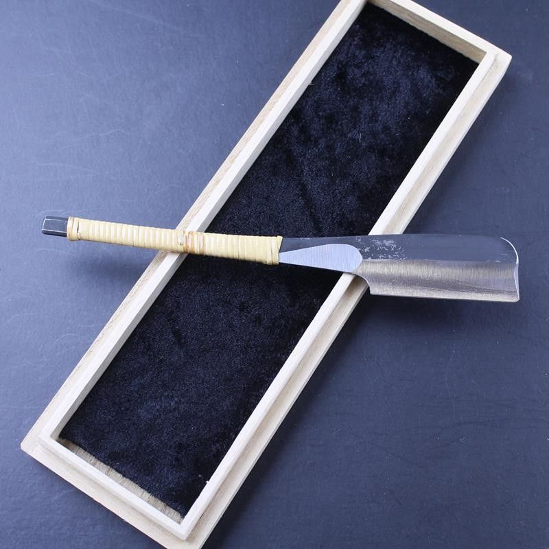 Iwasaki Kamisori Ichogake Razor With Rattan