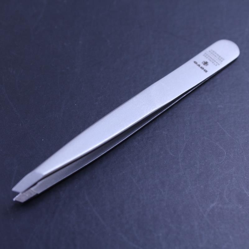 Dovo slanted tweezers