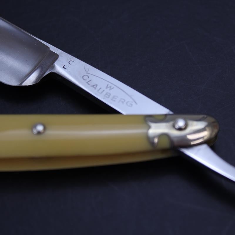 Vintage W. Clauberg 5/8 Razor